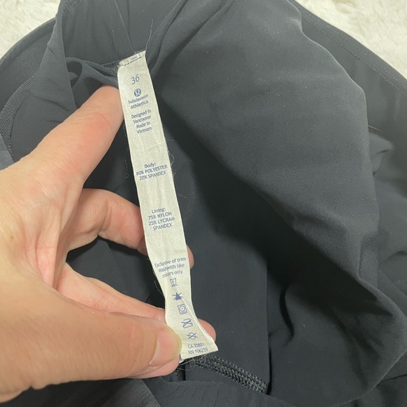 LULULEMON- men’s board shorts - Picture 3 of 3